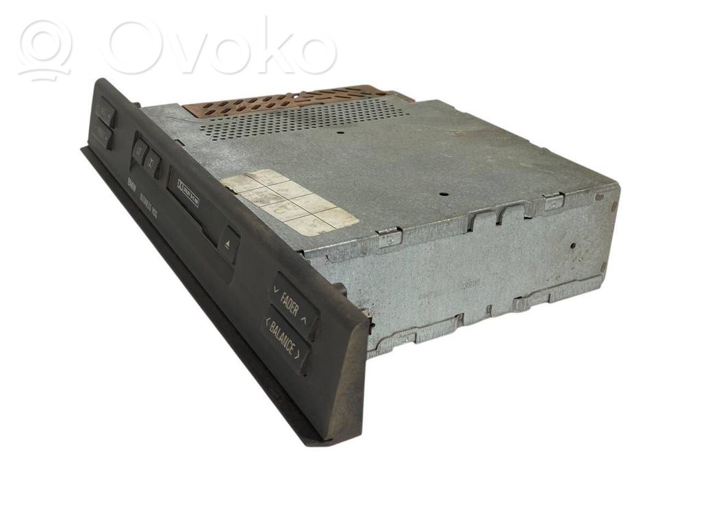 Radio / CD/DVD atskaņotājs / navigācija