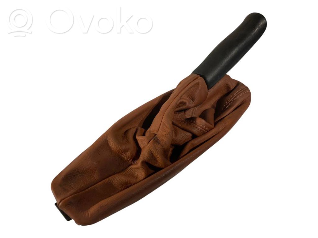 Rokas bremzes dekoratīvā apdare