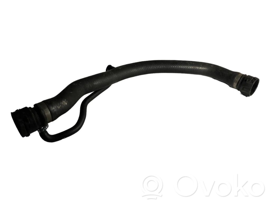 Caurulīte (-es) / šļūtene (-es)