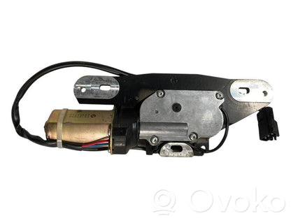 Aizmugurējā pārsega pievilcējs