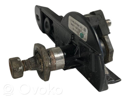 Aizmugurējā stikla tīrītāja mehānisms