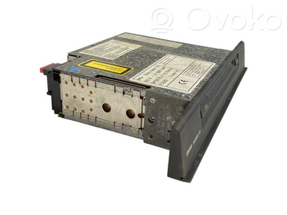 Radio / CD/DVD atskaņotājs / navigācija