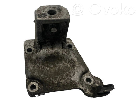 Engine mounting bracket