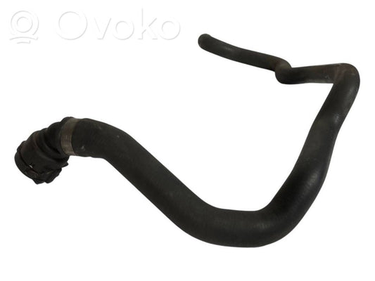 Caurulīte (-es) / šļūtene (-es)