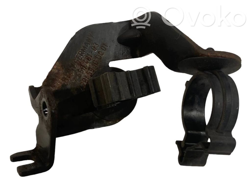 Cita veida dzinēja nodalījuma detaļa