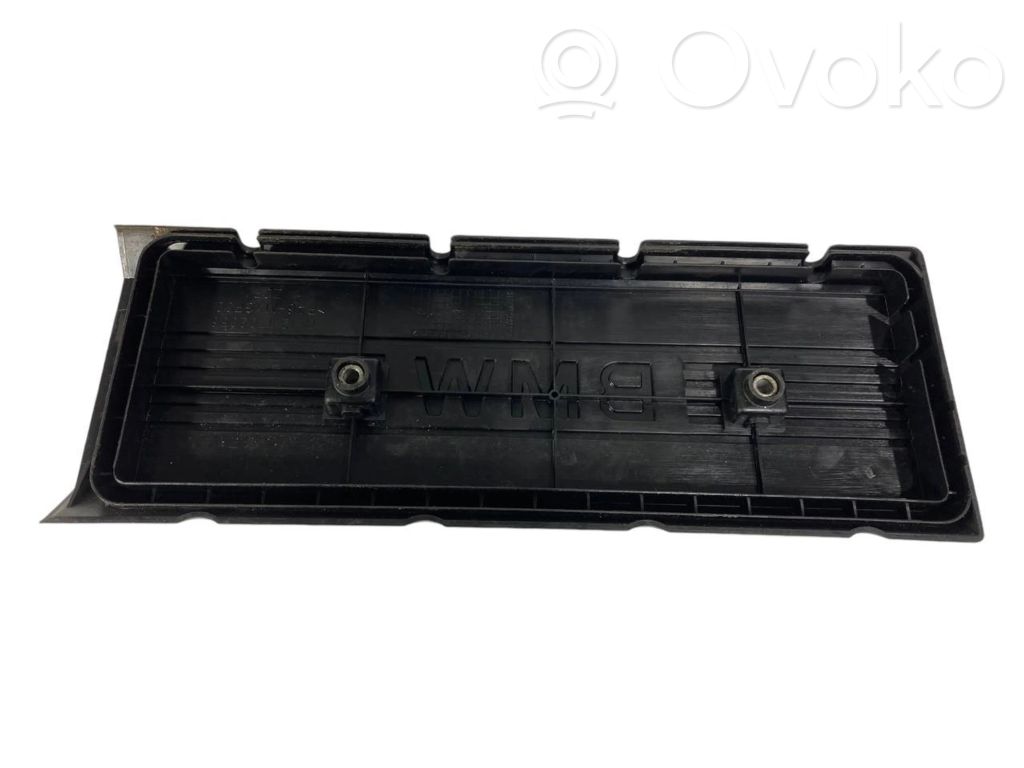 Engine cover (decorative trim)