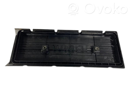 Engine cover (decorative trim)