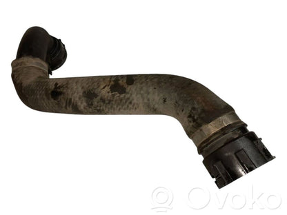 Caurulīte (-es) / šļūtene (-es)