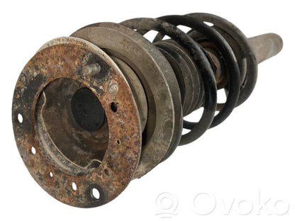 Priekšpusē amortizators ar atsperi