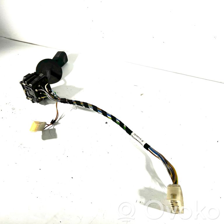 Turn signal/headlight lever