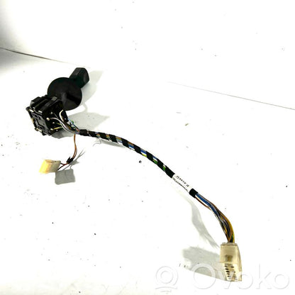 Turn signal/headlight lever