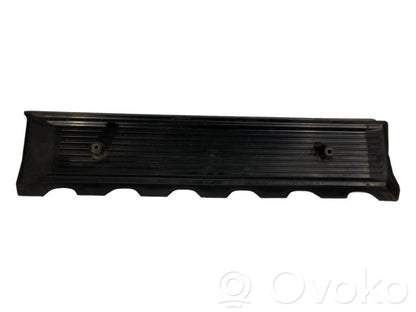 Dzinēja pārsegs (dekoratīva apdare)