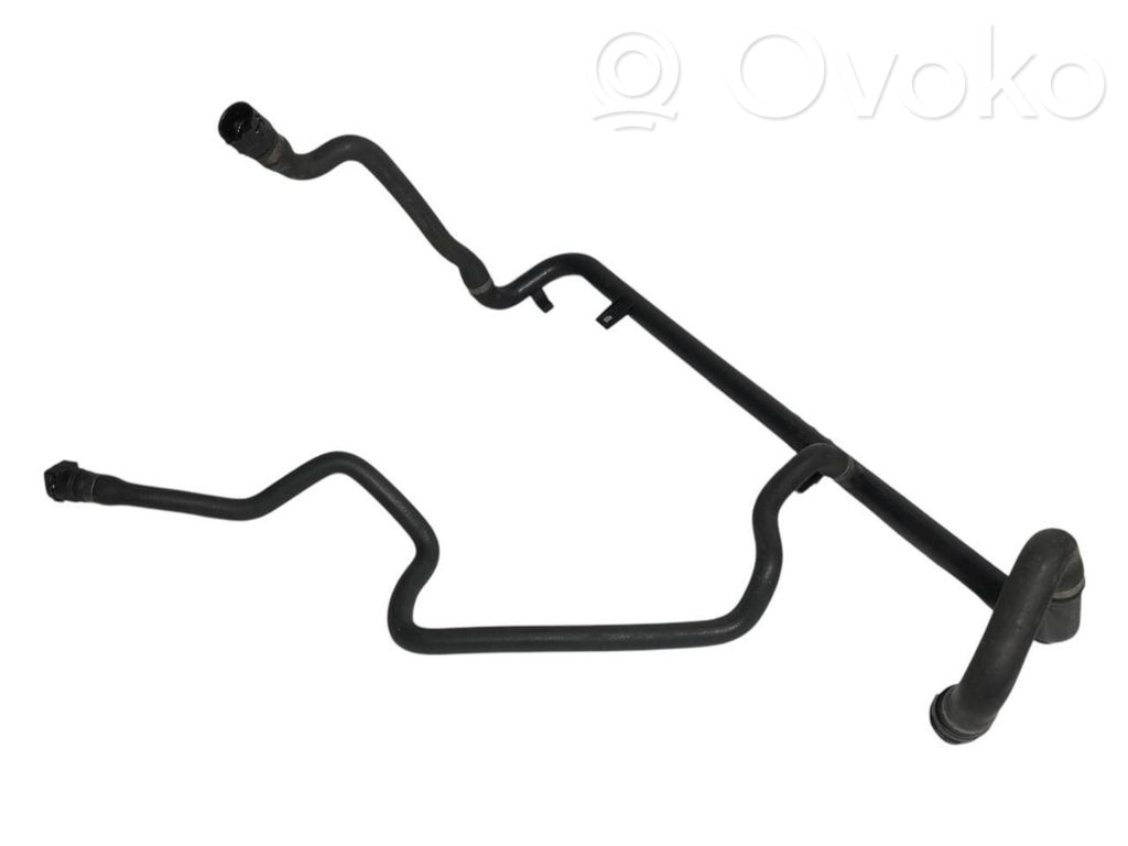 Caurulīte (-es) / šļūtene (-es)