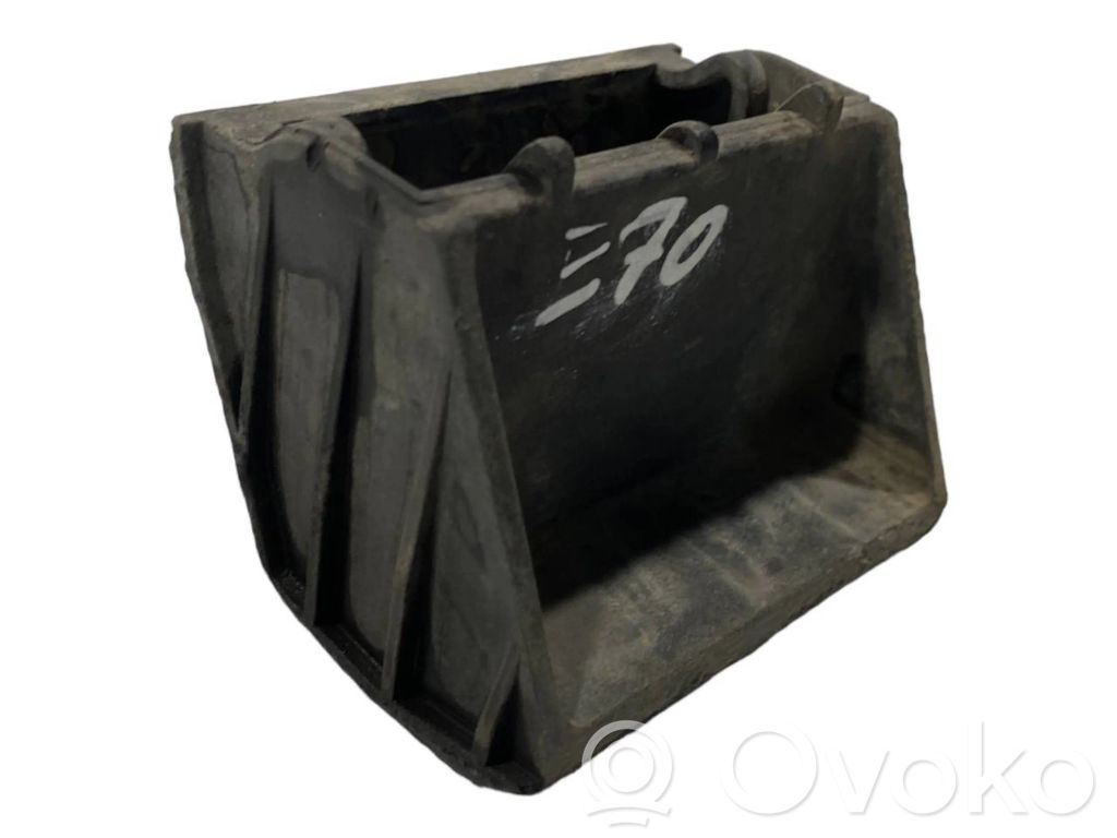 Radiatora (-u) turētājs / kronšteins