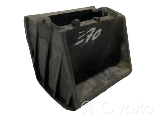 Radiatora (-u) turētājs / kronšteins