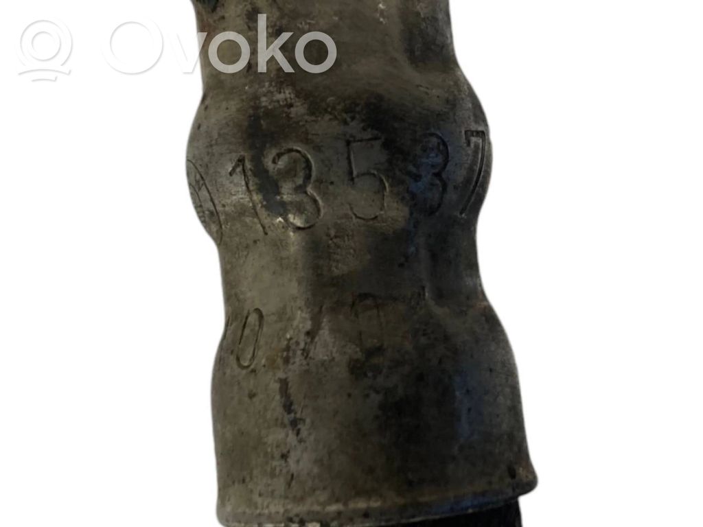 Degvielas caurulīte (-es)