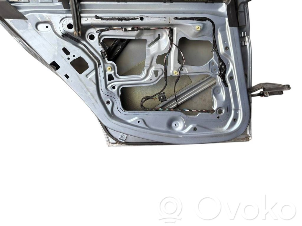 Aizmugurējās durvis