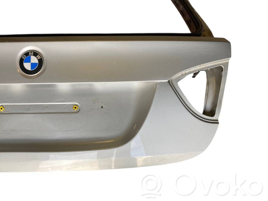 Задняя крышка (багажник)