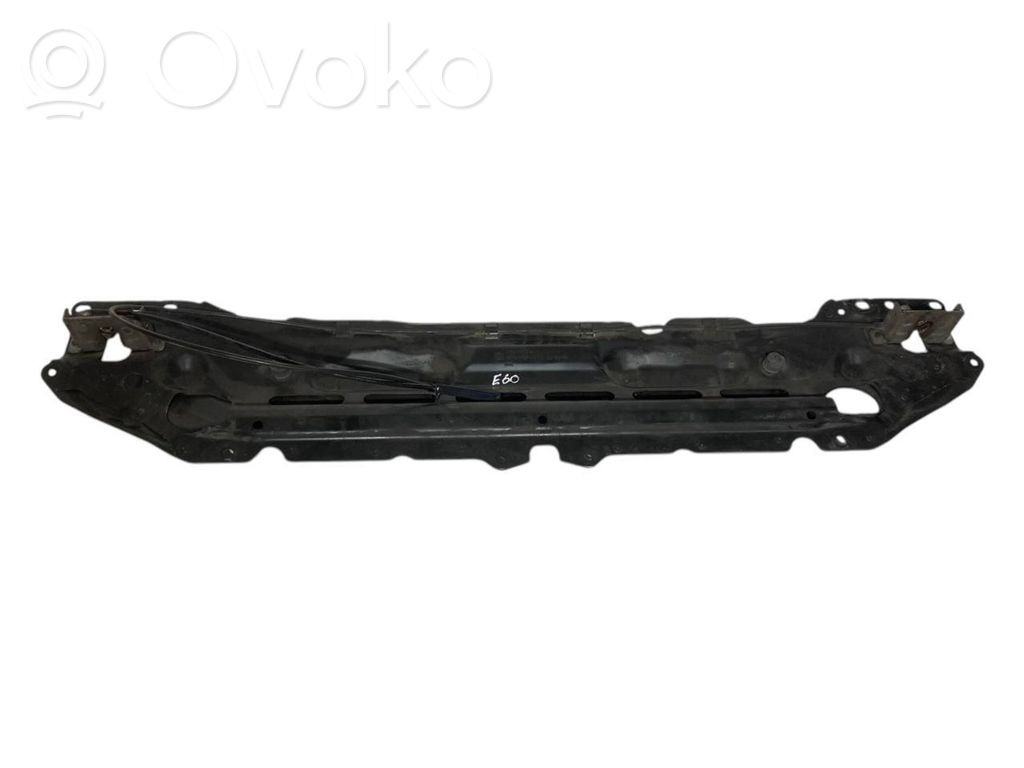 Radiatoru paneļa augšējā daļa (televizors)