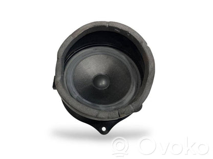 Skaļrunis (-i) priekšējās durvīs