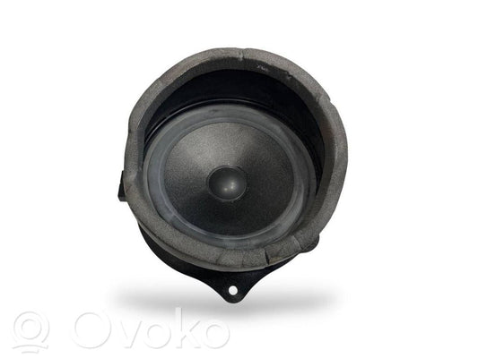 Speaker(s) in front door