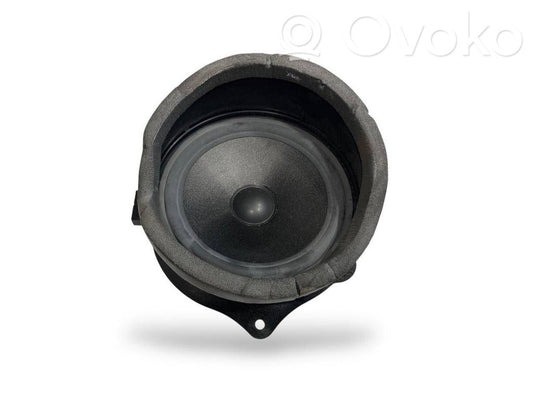 Skaļrunis (-i) priekšējās durvīs