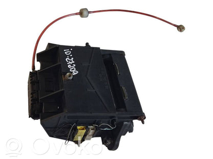 Aizvēršanas rokturis (aizmugurējā pārsega)