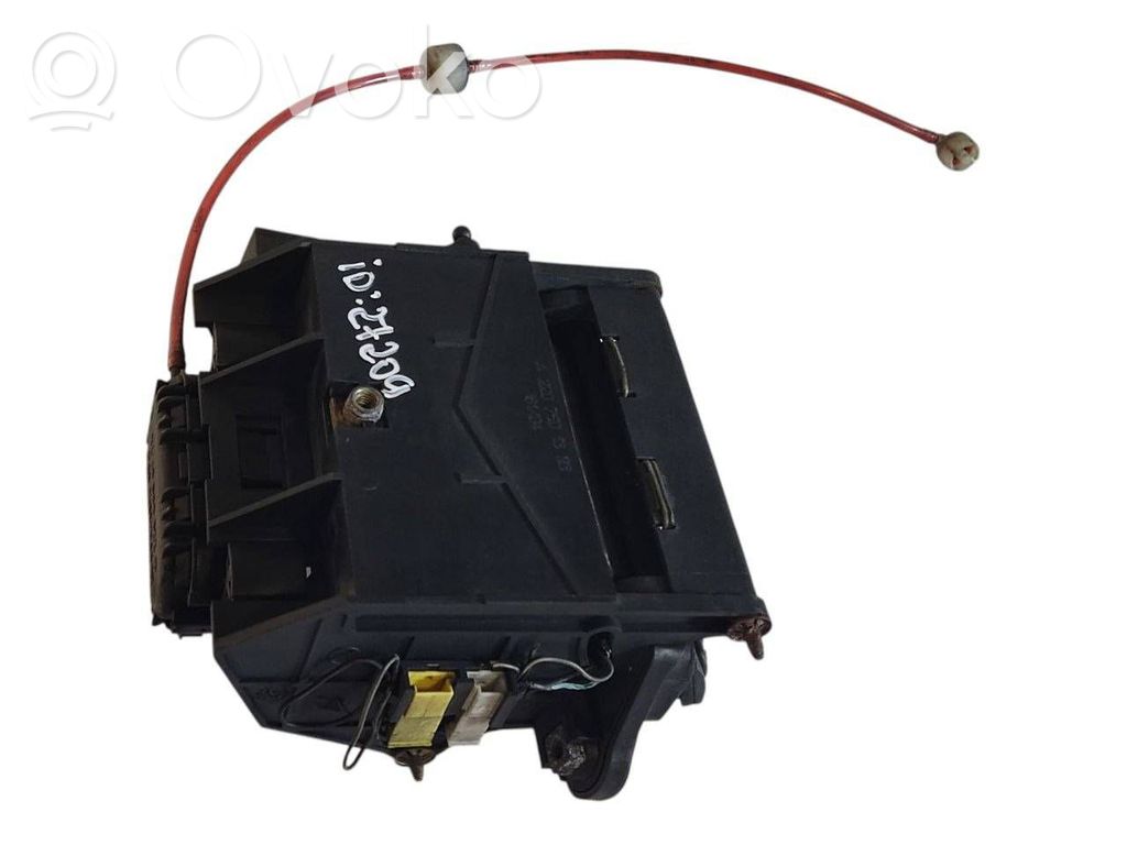 Aizvēršanas rokturis (aizmugurējā pārsega)