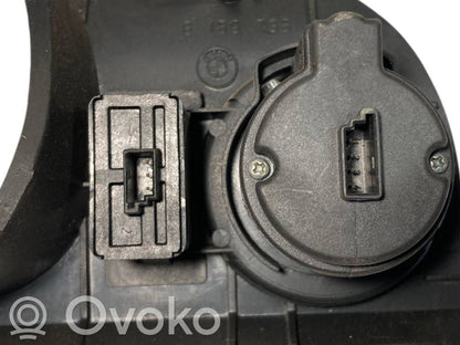 Instrumentu paneļa dekoratīvā apdare