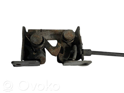 Замок капота двигателя