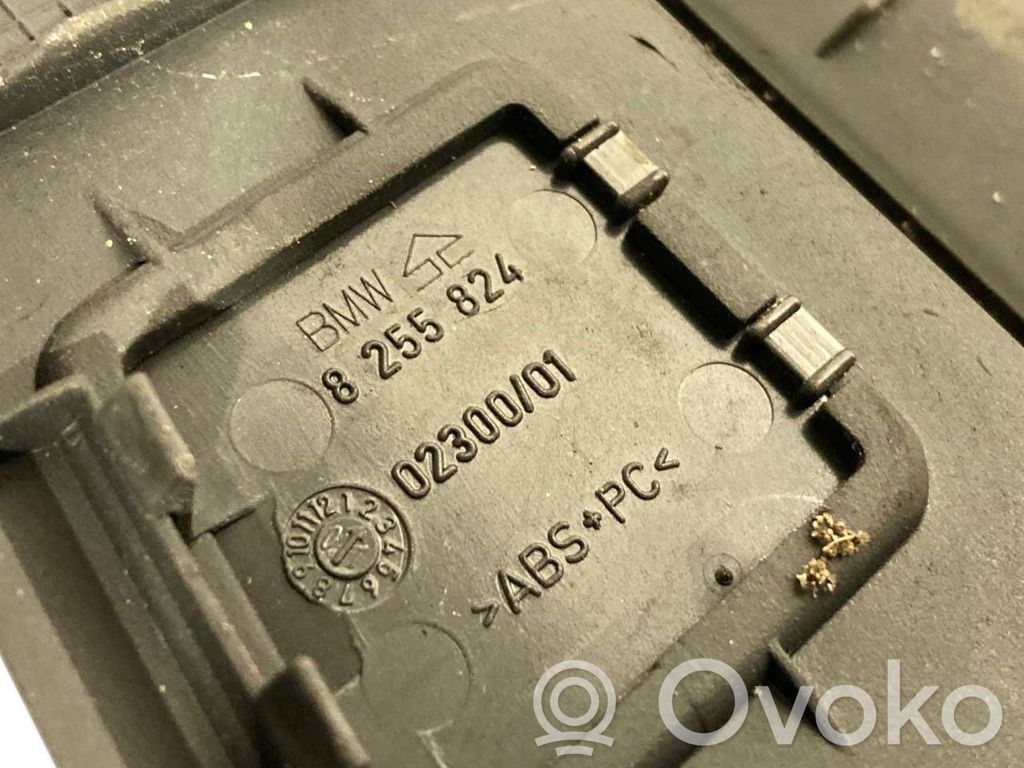 Нижняя панель отделки багажника