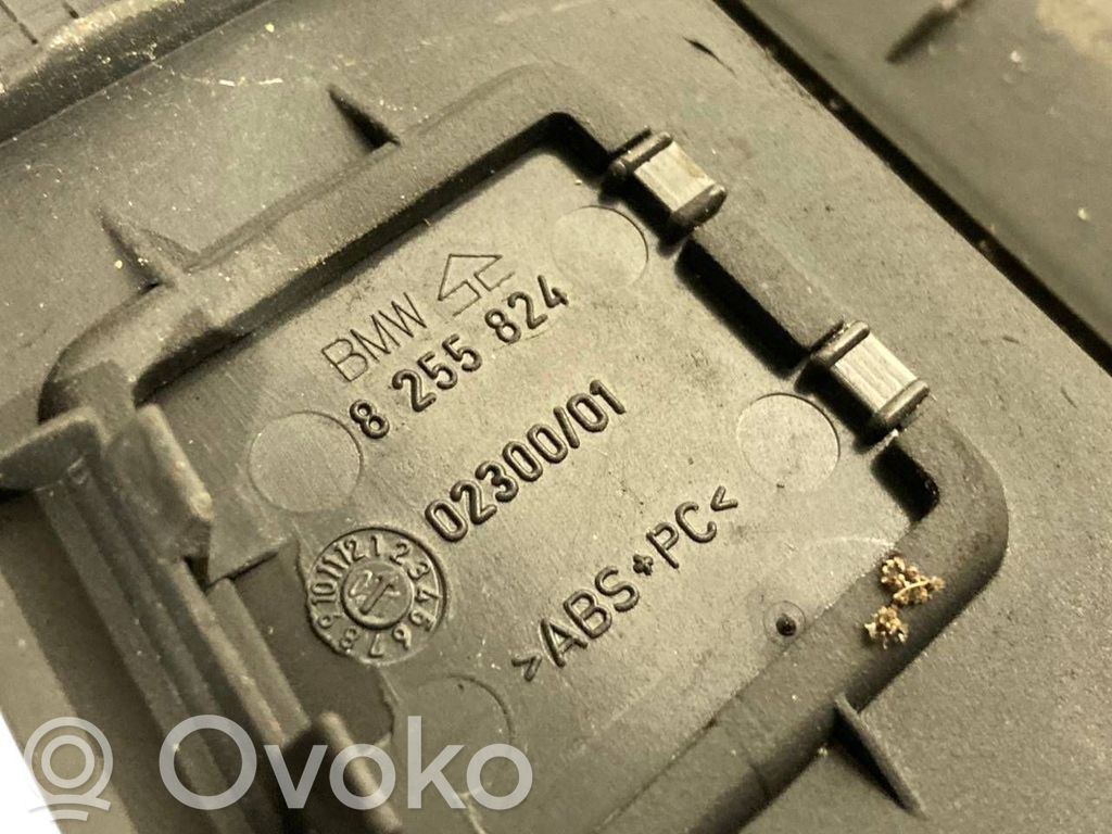 Нижняя панель отделки багажника