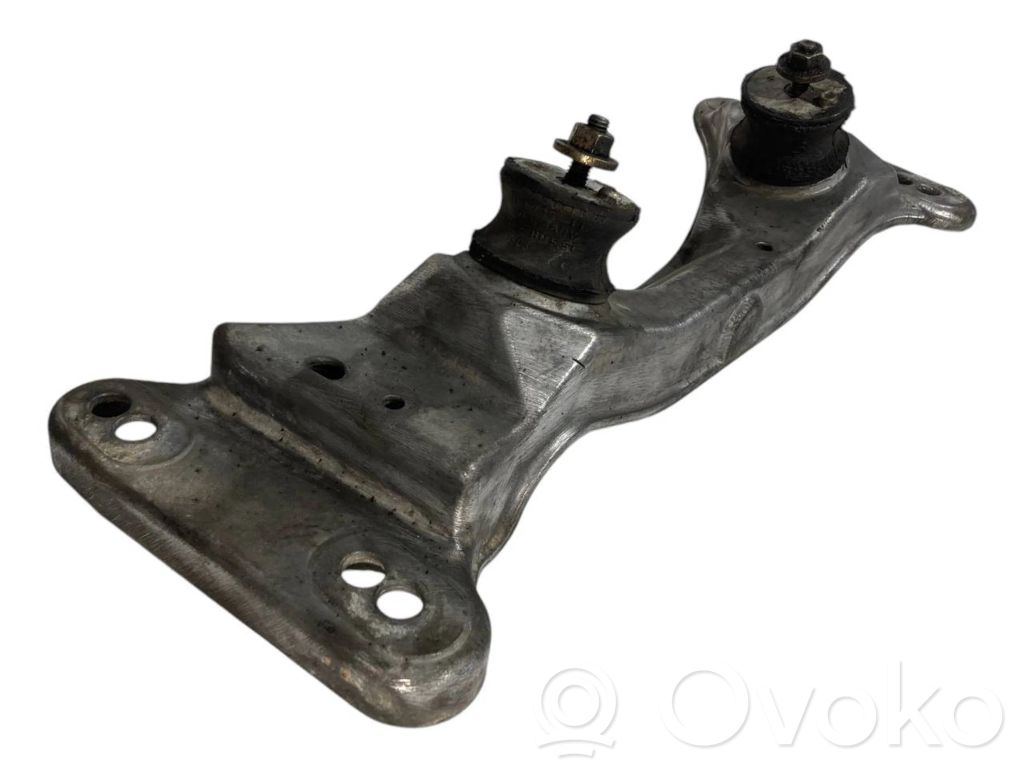 Transmission mounting bracket