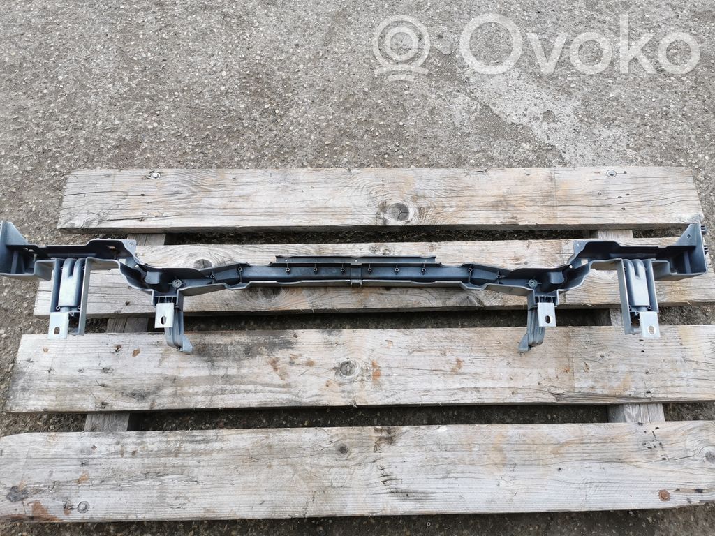 Верхняя часть панели радиатора (телевизор)