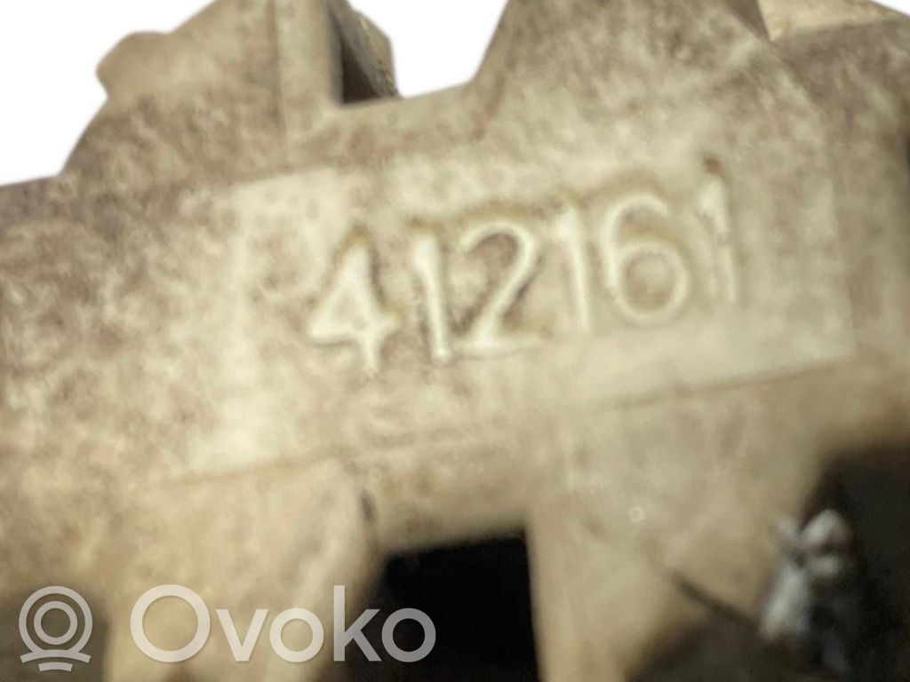 Aizmugures spuldzes vāka turētājs