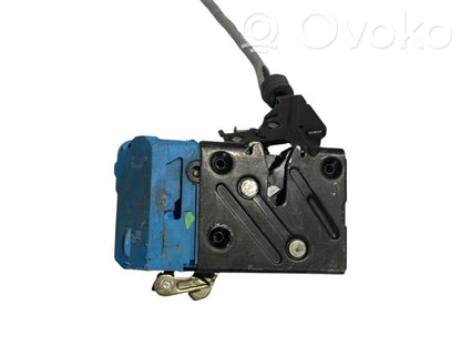 Priekšpusē slēdzene