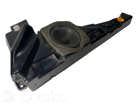 Speaker(s) in front door