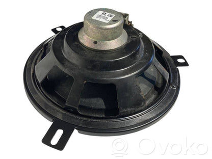 Skaļrunis (-i) pakaļējās durvīs