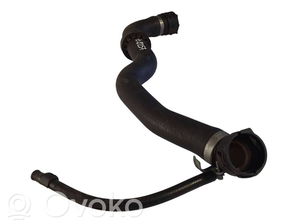 Caurulīte (-es) / šļūtene (-es)