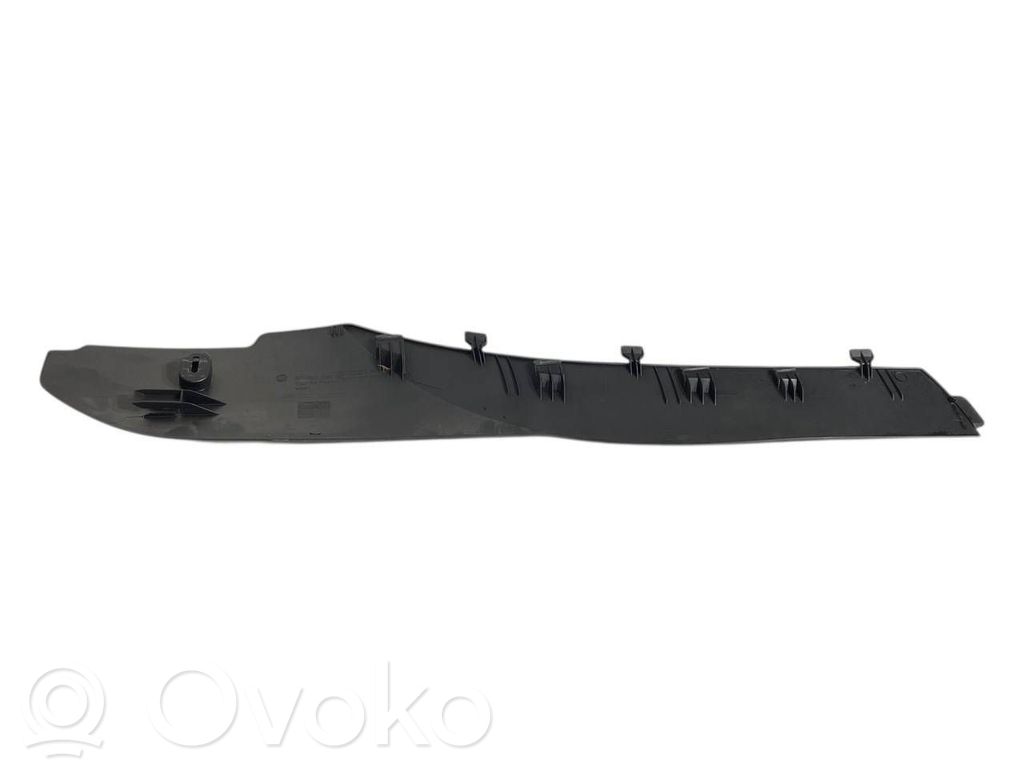 Sānu dekoratīvā apdare (priekšā)