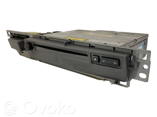 Radio / CD/DVD atskaņotājs / navigācija