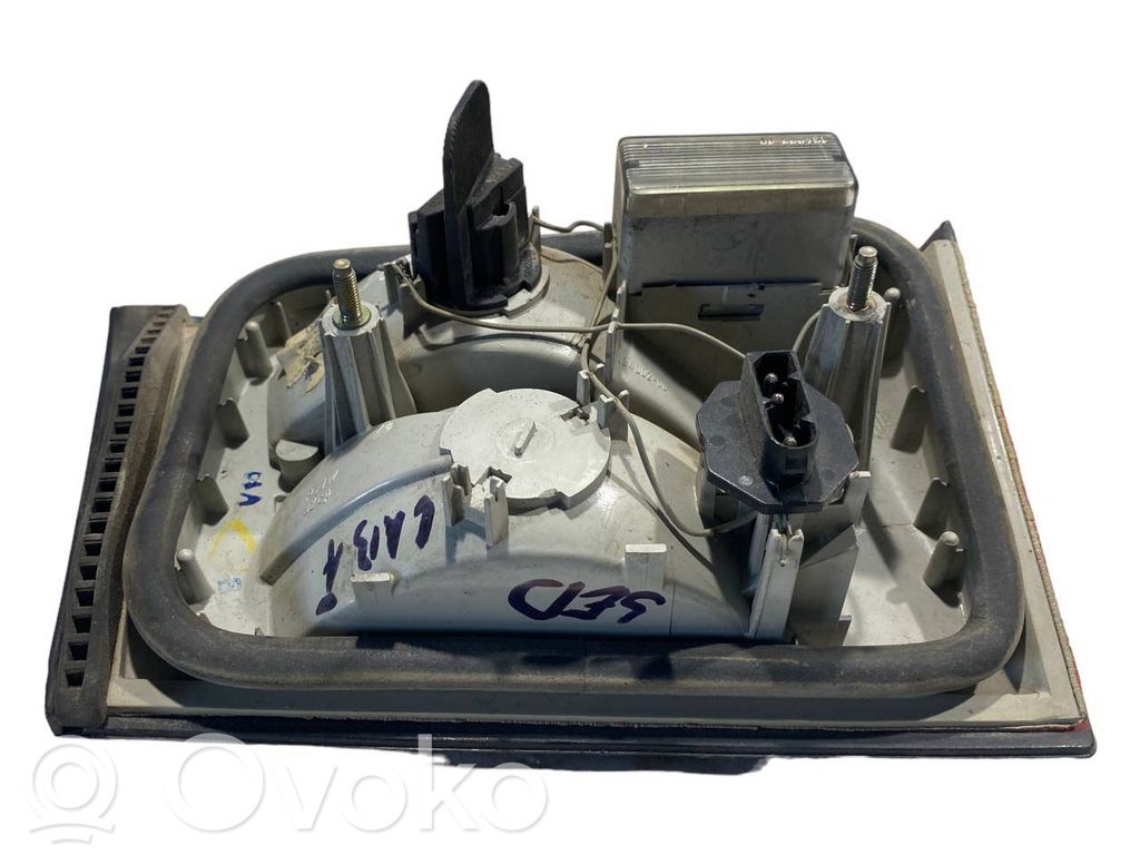 Aizmugurējais lukturis pārsegā