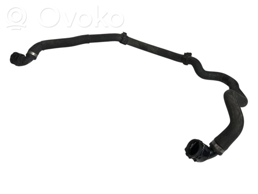 Caurulīte (-es) / šļūtene (-es)