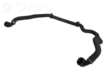 Caurulīte (-es) / šļūtene (-es)