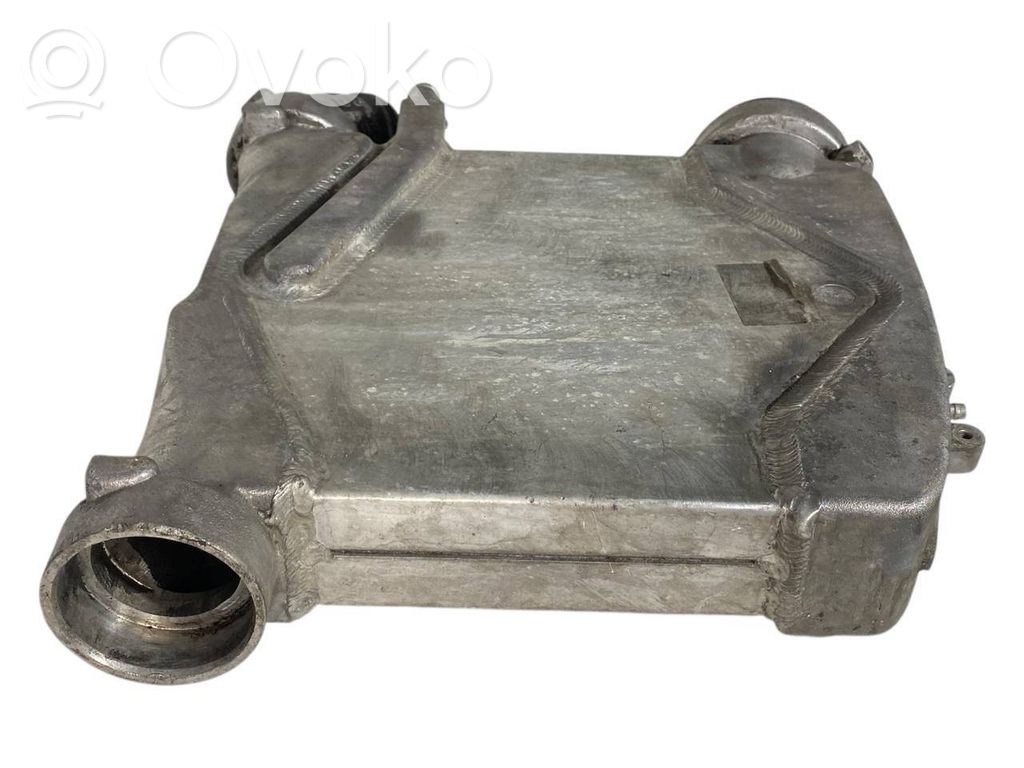 Starpdzesētāja radiators