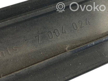 Priekšpusē durvju dekoratīvā apdare (moldings)