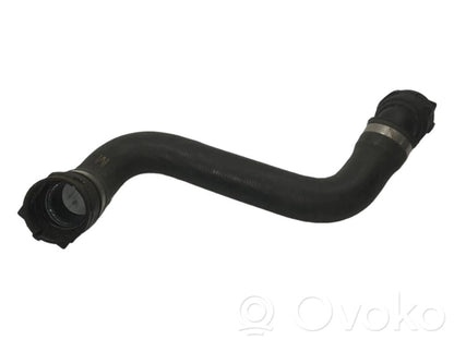 Caurulīte (-es) / šļūtene (-es)