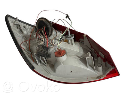 Задний фонарь в кузове