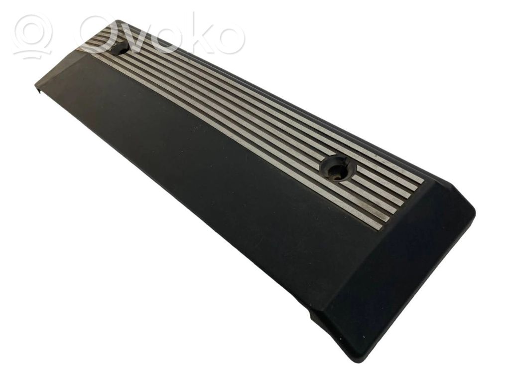 Engine cover (decorative trim)