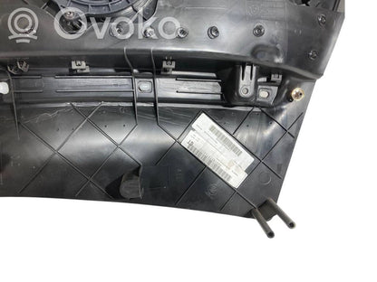 Apšuvums aizmugurējām durvīm